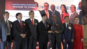 休斯敦华人庆祝中国70周年国庆 市长获“中国之友”奖