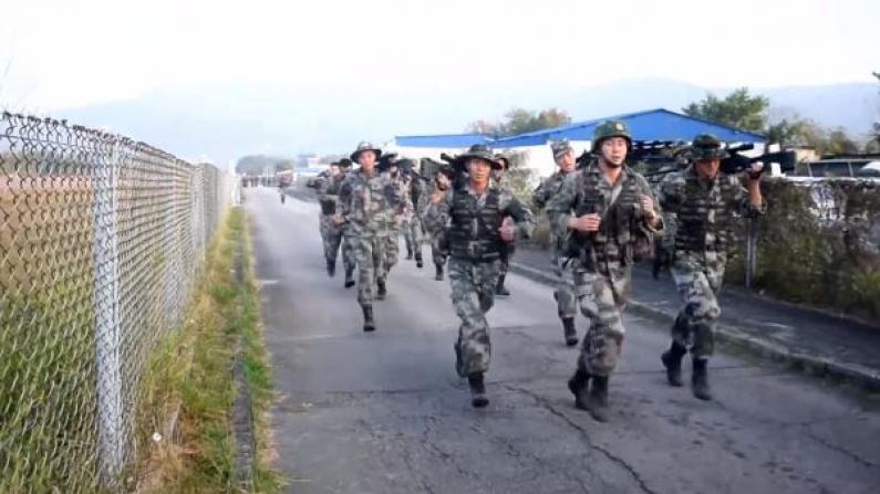 解放军驻港部队新年开训 演练反劫持拘捕行动