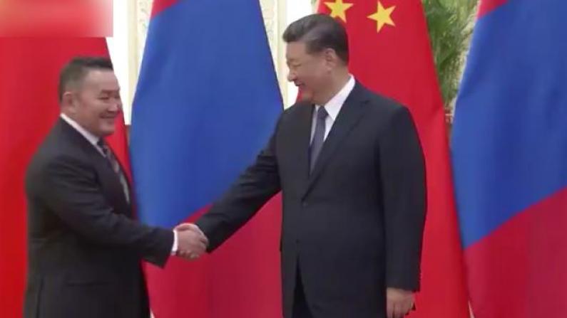 【现场】习近平与蒙古总统会谈 蒙古向中国赠送30000只羊