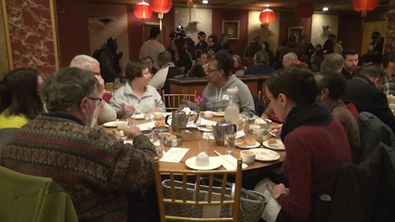 多族裔力挺波士顿华埠 上百人同时约饭挤满中餐厅