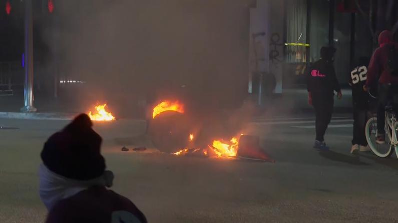 街头纵火打砸抢 洛杉矶市中心骚乱升级