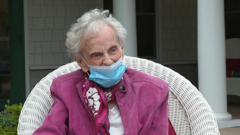百年前幸存西班牙流感 两次患癌的102岁老人又战胜新冠 她的秘诀是…