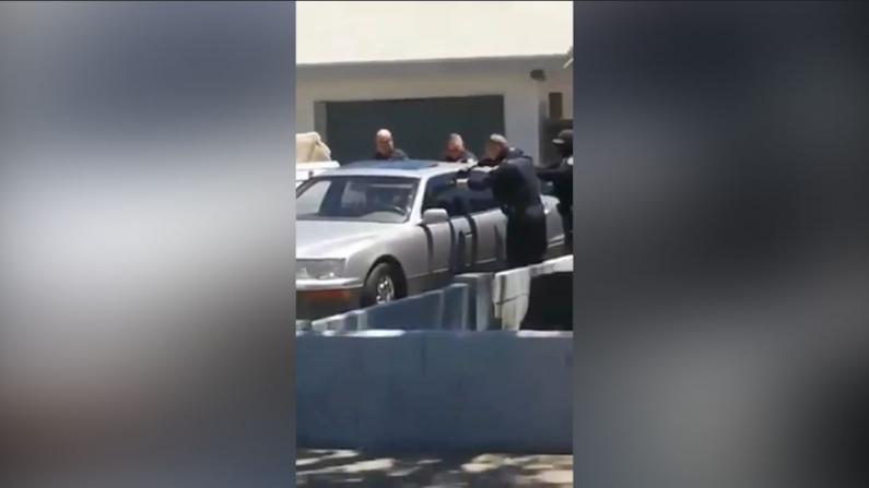 凤凰城警察枪杀坐在车内男子 再引大规模抗议