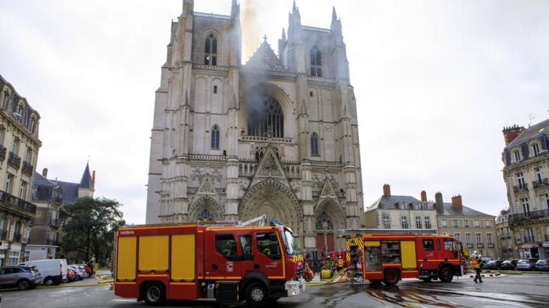 继巴黎圣母院起火后，法国又一数百年历史教堂发生火灾