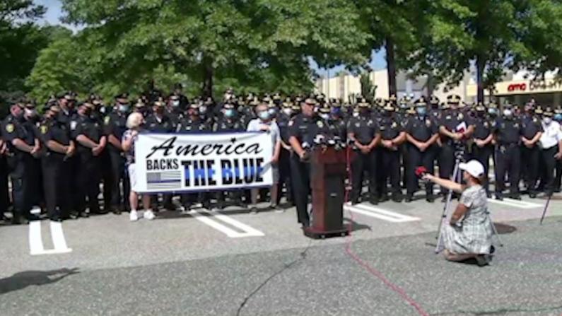 “警察等于安全”麻州众警长联合反对警察改革法案
