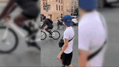 NYPD动用无标识车辆街抓抗议者 官方回应:便衣警察执法
