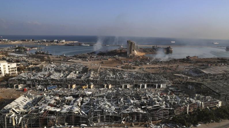 贝鲁特港口被炸成一片废墟 目击者:比15年前战争还糟