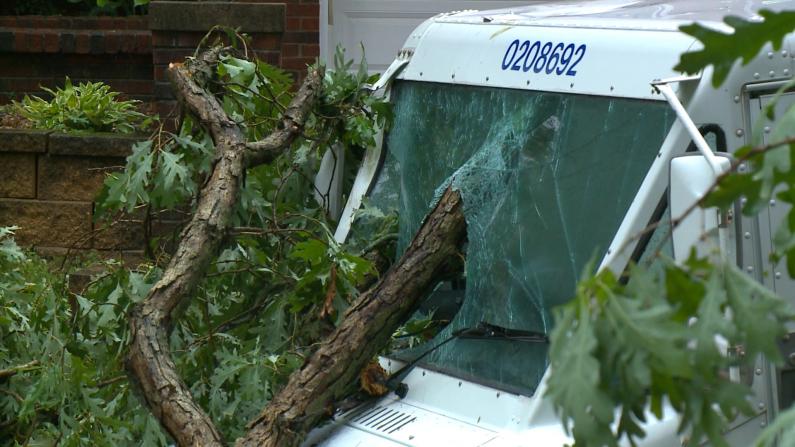罕见德雷科风暴席卷中部 最高风速112MPH致百万户停电