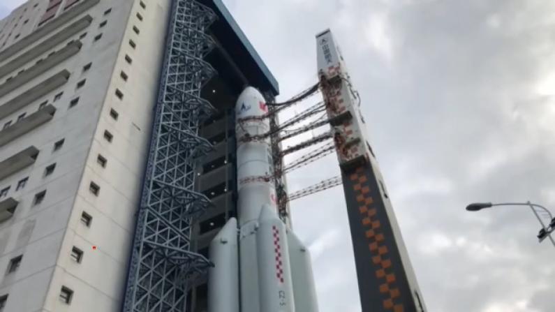 嫦娥五号拟11月下旬发射 长征五号遥五火箭完成垂直转运
