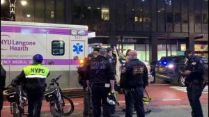 纽约曼哈顿汽车撞人7伤 目击者：想想就后怕…