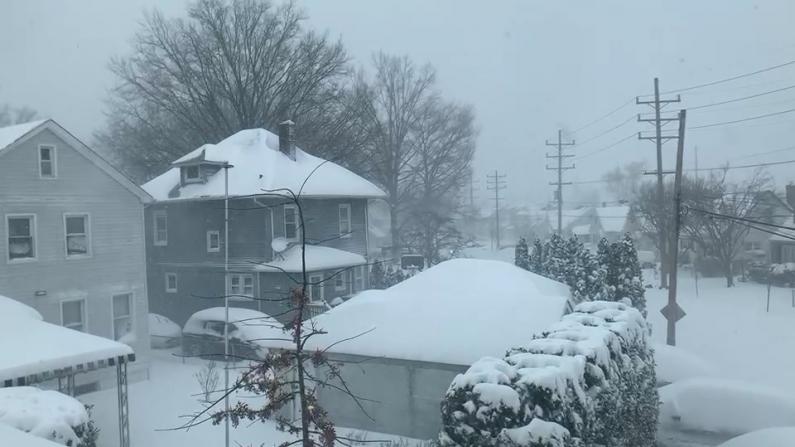 你家门口的雪下成啥样了？美国中文网网友镜头下的冬季风暴
