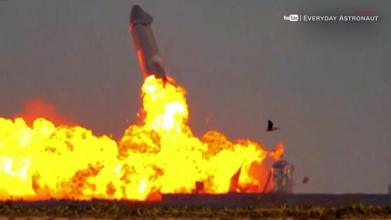 只高兴了8分钟 SpaceX星舰SN10成功着陆后爆炸