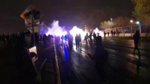明州抗议持续第三天多地响应 警方放闪光弹驱赶人群