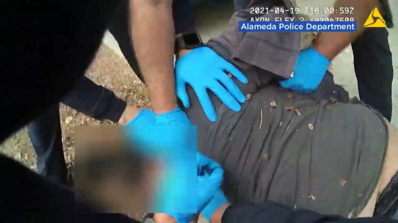 警察“跪杀”再发 加州男子被按倒身亡 家人：我们是人不是蟑螂！