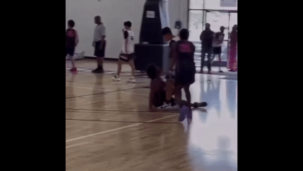 加州少年篮球赛爆歧视亚裔事件 亚裔球员遭肢体攻击还被骂