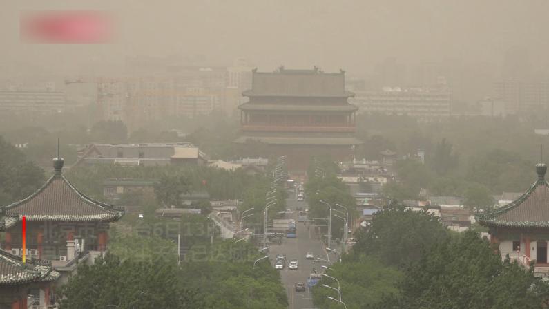 沙尘暴来袭 北京城区被黄沙笼罩 内蒙古现破记录大风