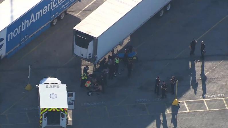 29人藏拖车货箱遭得州警方拦截 疑涉人口走私牵扯多达百人