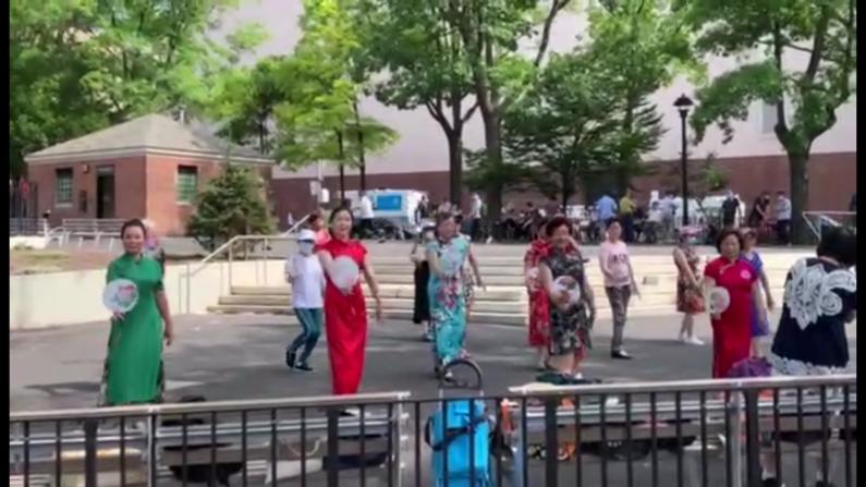【纽约重开】广场舞回归！华人在公园里尽显舞姿