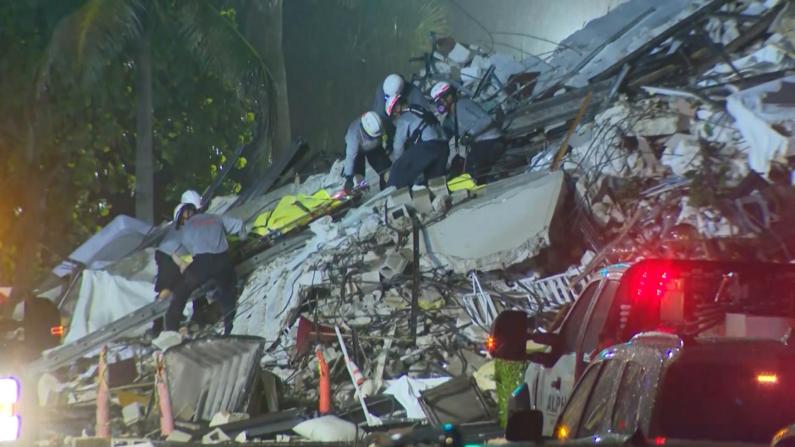佛州塌楼事故159人仍失踪 救援人员移出遗体 重型机械到场