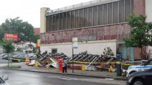纽约法拉盛餐厅外墙倒塌 73岁华裔老人头部受伤