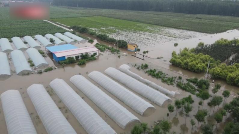 航拍暴雨后的河南安阳：积水漫过高速路 房屋农田被淹