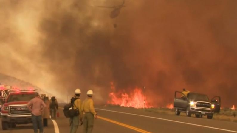 两州边界野火失控 林务局最初认定“无威胁”任由其燃烧