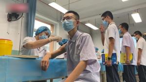 中国多地15岁至17岁人群接种新冠疫苗