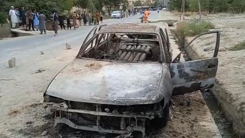 阿富汗喀布尔机场附近遭火箭弹袭击 ISIS发射车烧成灰烬