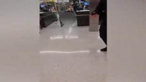 持刀捅人！新西兰一超市发生恐袭6人受伤 袭击者被击毙