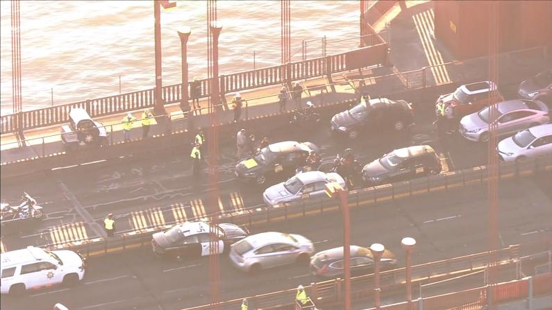 抗议移民政策“光说不做” 示威者堵塞金门大桥早高峰交通