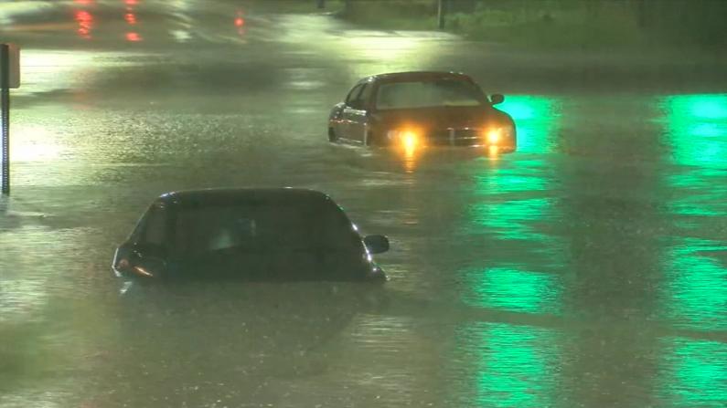 洪水淹没阿拉巴马伯明翰 一夜降雨超整月