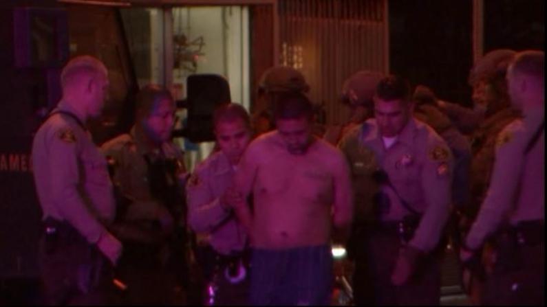 洛杉矶通缉犯劫持人质 对峙数小时后被捕
