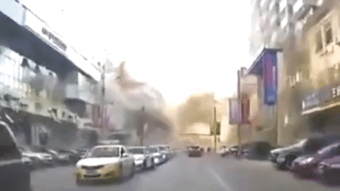 镜头纪录沈阳爆炸瞬间：现场腾起蘑菇云 半条街成废墟