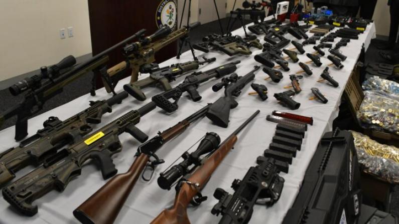 私自制造、运输、销售枪支 纽约皇后区“幽灵枪商”被控252罪