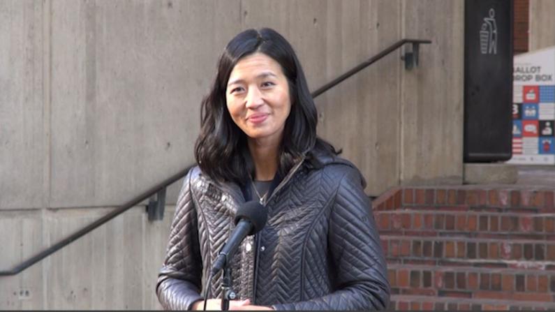 波士顿市长吴弭坐地铁上班 中文感谢亚裔支持者