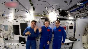 中国空间站首次太空授课都做了哪些实验？
