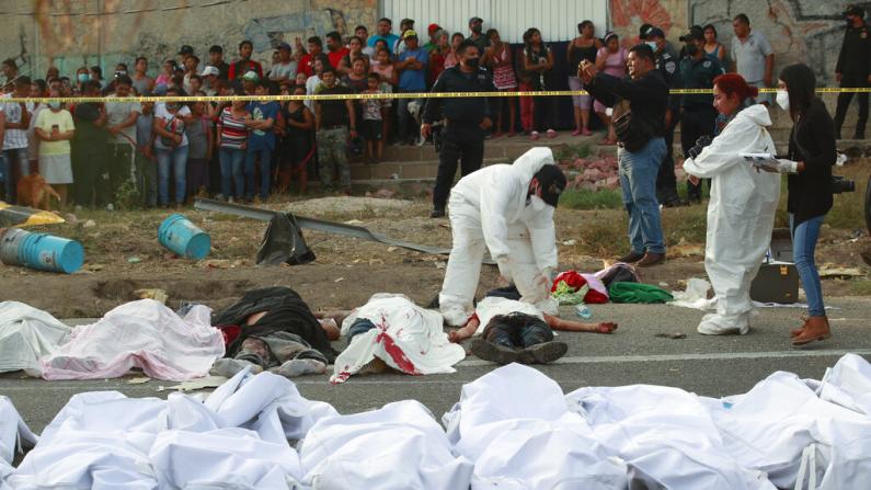 惨不忍睹 墨西哥卡车倾覆54人丧生 多为中美洲移民