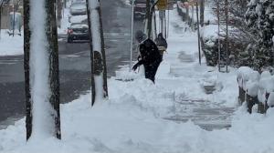 暴风雪侵袭波士顿 降雪达10英寸