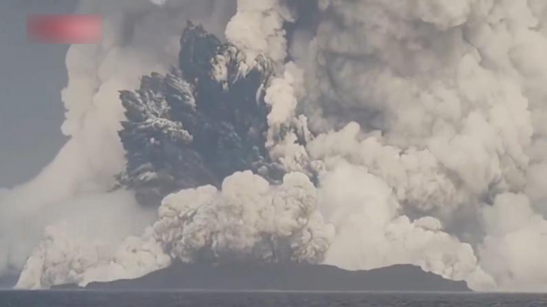 太平洋岛国汤加火山喷发 引发约1.2米海啸 美西或受影响