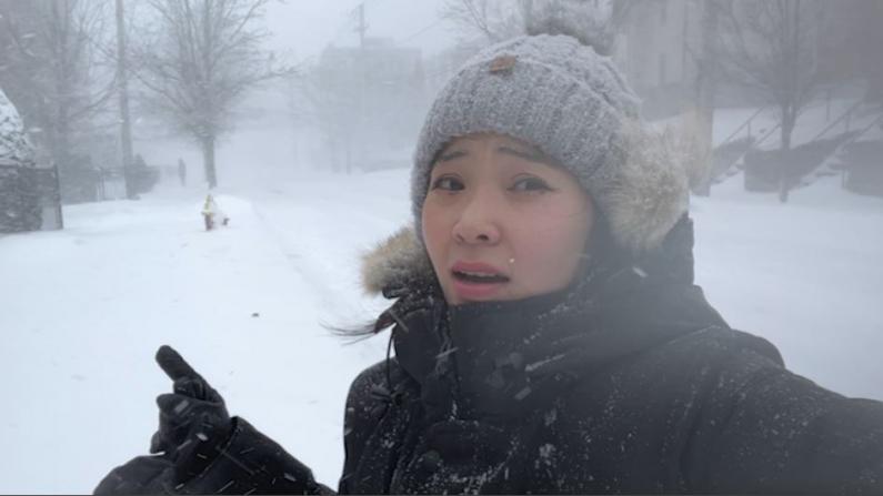 【实拍】暴风雪侵袭波士顿地区 雪打在脸上如针扎