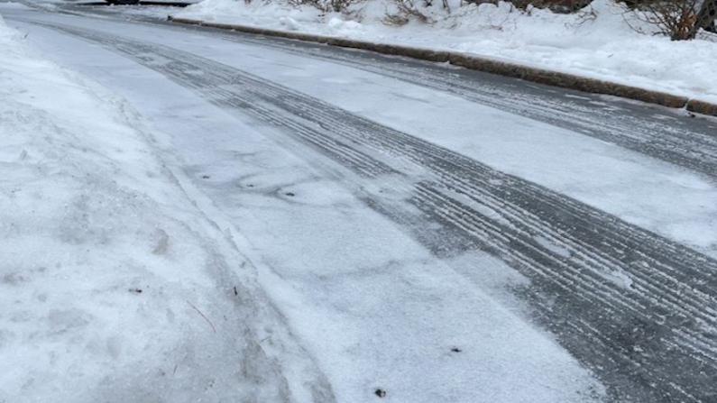 【实拍】冰雨雪交加侵袭波士顿 公校停课数百航班取消