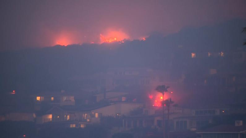 南加再爆森林大火 周边烟尘弥漫温度飙升 百户居民疏散