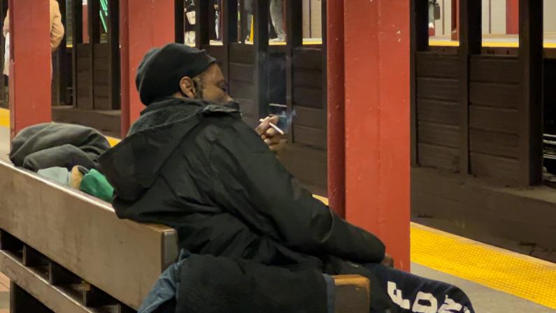 【探访】纽约地铁安全计划实施 站台上还随处可见游民吗？