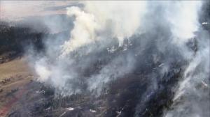 科罗拉多山火致2万人紧急撤离 灰色浓烟大范围飘散