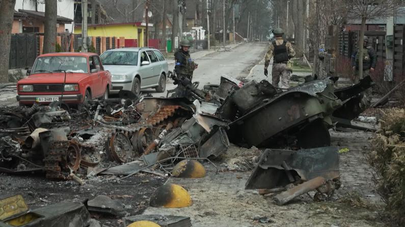 烏軍奪回基輔近郊伊爾平 富饒小鎮50%遭毀 廢棄軍車彈藥滿街