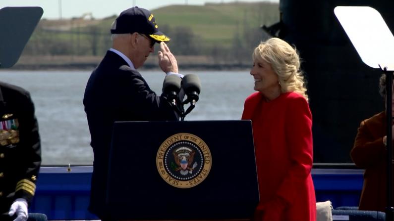 因疫情推迟2年 美军最新核潜艇举行服役仪式 第一夫人任“sponsor”