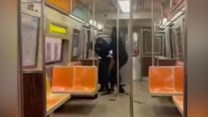 男子纽约地铁遭揪头发辱骂殴打 NYPD寻仇恨犯罪嫌犯