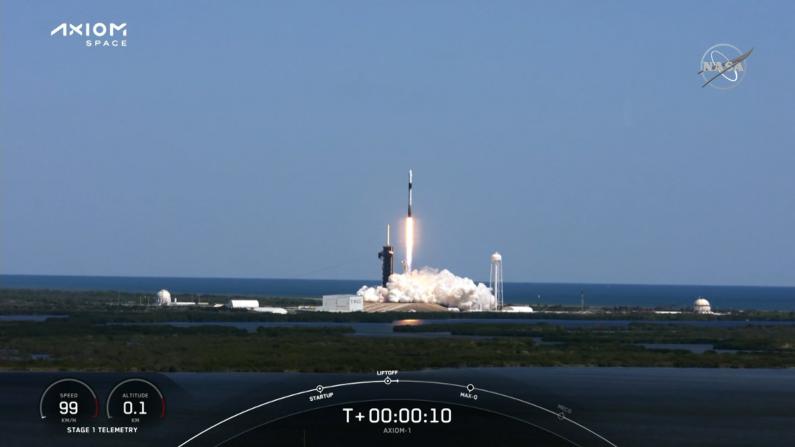 SpaceX发射首个全平民乘组升空 4名游客将驻留国际空间站10天