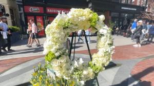 波士顿缅怀马拉松爆炸案罹难者 鼓励善待他人