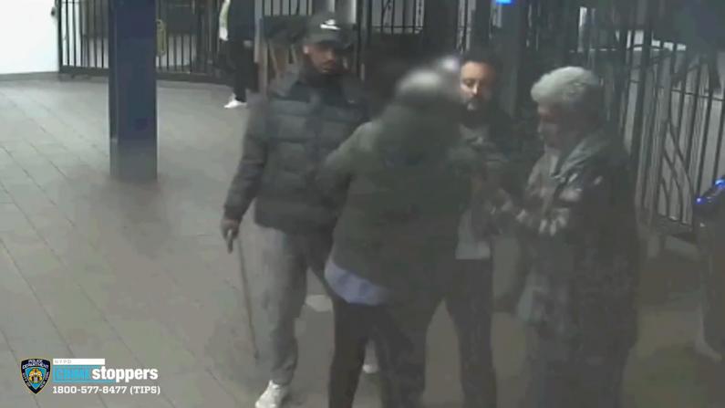 纽约地铁再发劫案 三人围攻受害者拖拽殴打